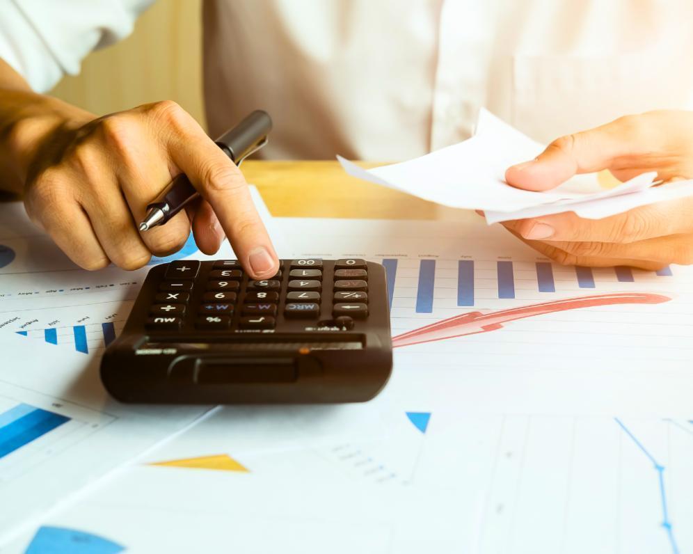 Ceny energií před zimou klesají: Ušetřete díky fixaci